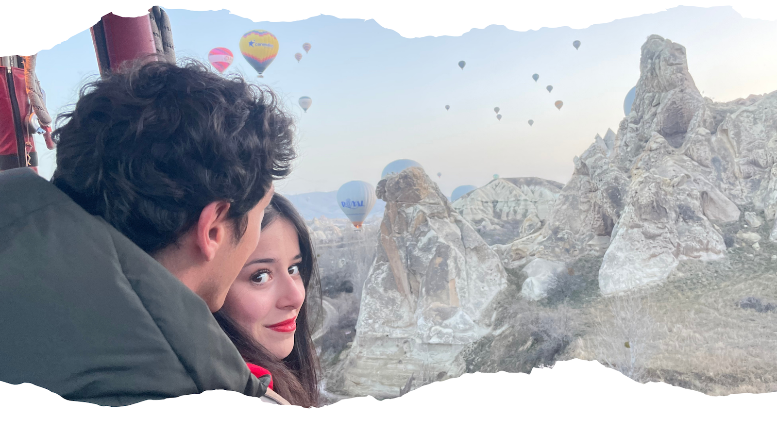 Mochileros de Escapada con su mochila de viajes barato por Capdocia en un viaje en globo