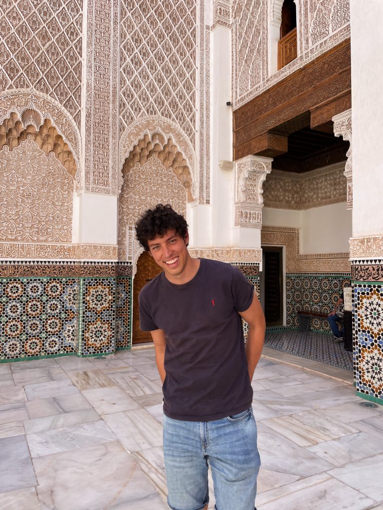 Mochilero de viaje de fin de semana en marruecos