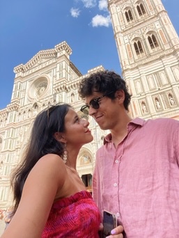 mochileros disfrutando en su escapada barata por Florencia en Italia